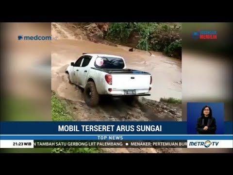 Detik-detik Mobil Anak Bupati Mamuju Tengah Terseret Arus Sungai