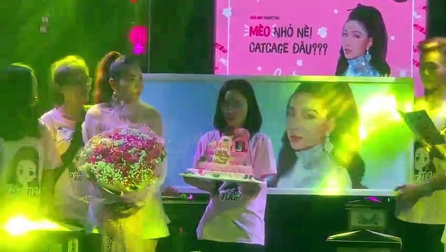 Khả Như sốc, xém ngất khi được fan cầu hôn bằng nhẫn kim cương