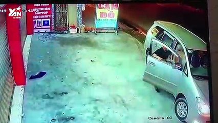 Level đỉnh cao của dân trộm chó: Mang cả ô tô 7 chỗ đi hành nghề