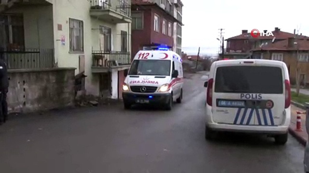 Başkent'te çıkan yangında ailesini kurtardı kendisi yaralandı