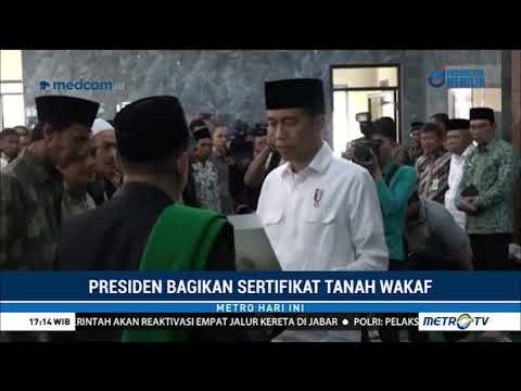 Jokowi Bagikan Ratusan Sertifikat Tanah Wakaf di Jabar
