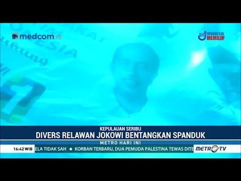 Unik ! Penyelam Relawan Jokowi Bentangkan Spanduk Dukungan di Bawah Laut