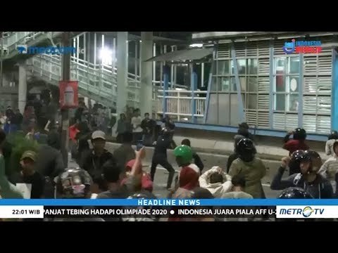 Petasan & Sajam Warnai Tawuran Warga Pasar Rumput