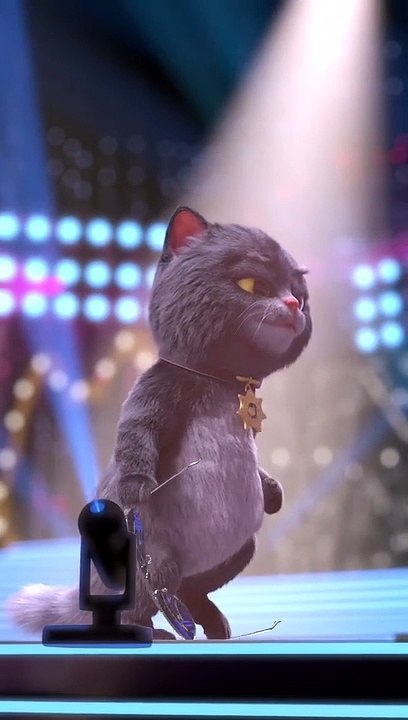 Learning from Michael Jackson. A handsome cat.