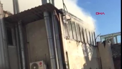 İstanbul Fatih'te Otel Çatısında Yangın -2