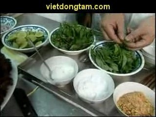 Goi bap chuoi tron ngheu thit heo