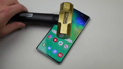 Samsung Galaxy S10 Plus Hammer Knife Scratch Test