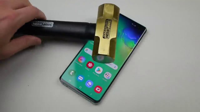 Samsung Galaxy S10 Plus Hammer Knife Scratch Test