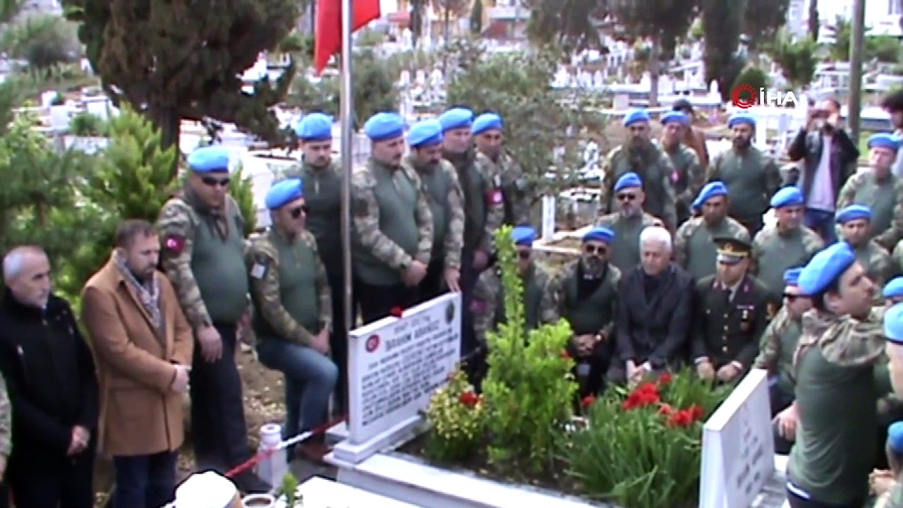 24 yıl sonra şehit komutanlarının mezarında buluştular