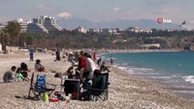 Antalya’da hafta sonu güneşi gören sahile koştu