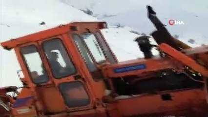 Hakkari-Şırnak karayoluna çığ düştü