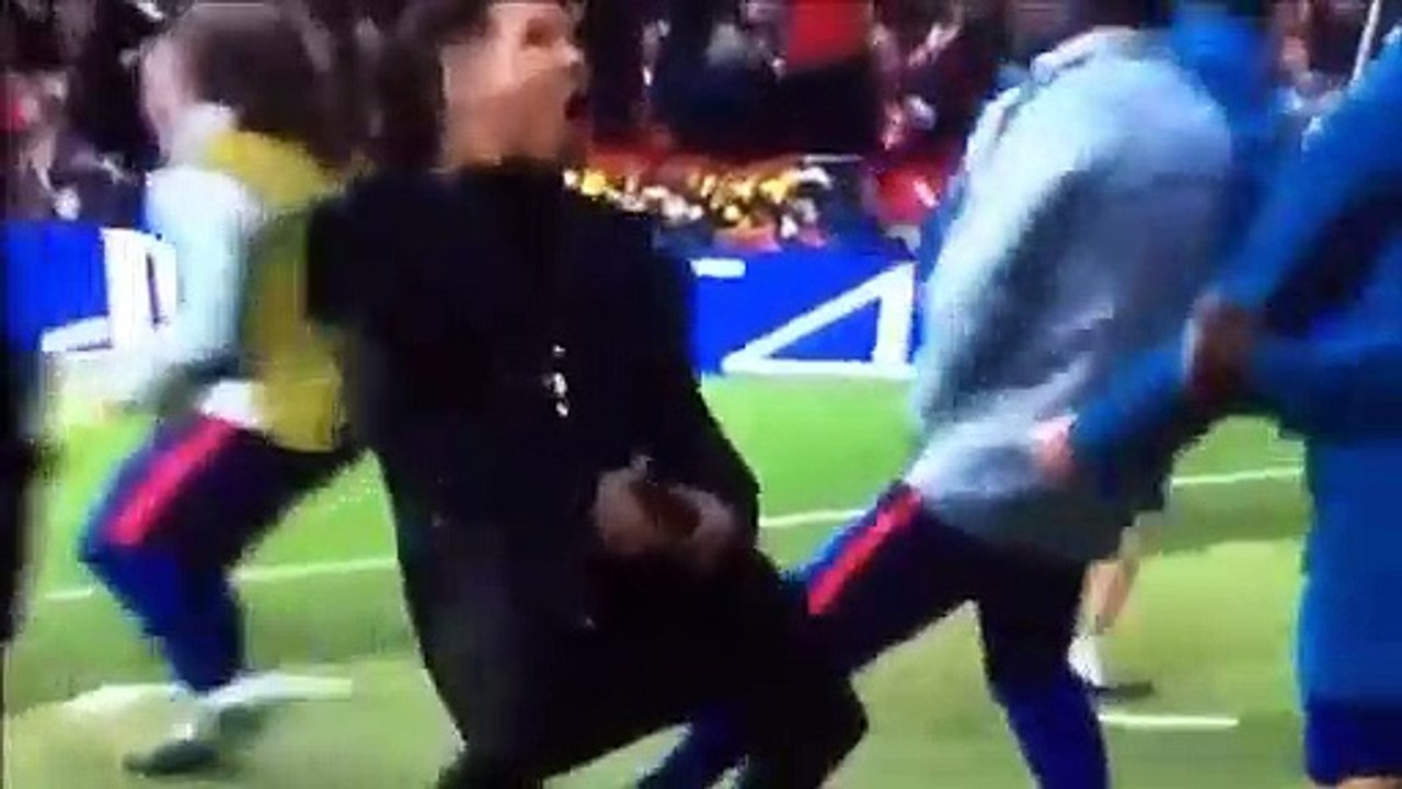 Ronaldo imitats Simeone's "cojones" Celebration