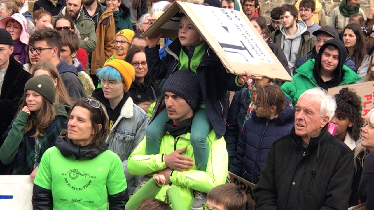Marche pour le climat : prise de parole place Saint-Nicolas
