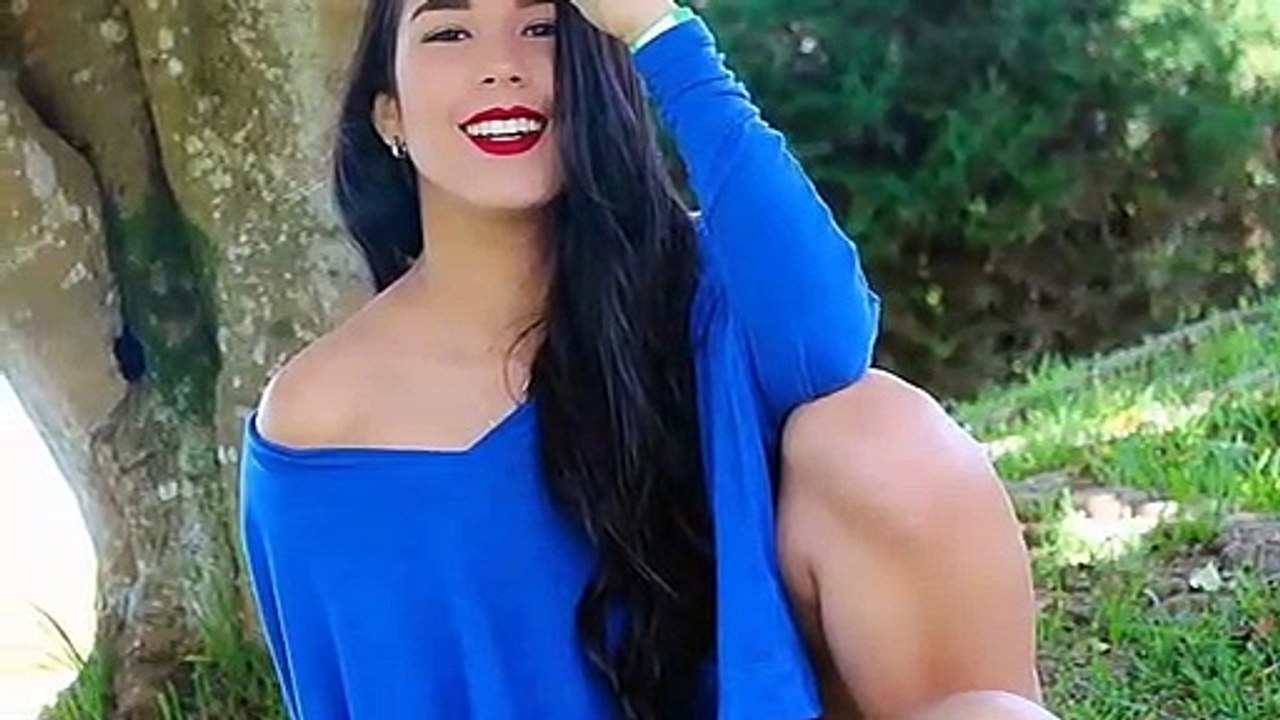Alejandra Franco - Modelo Youtuber Periodista - Colombia