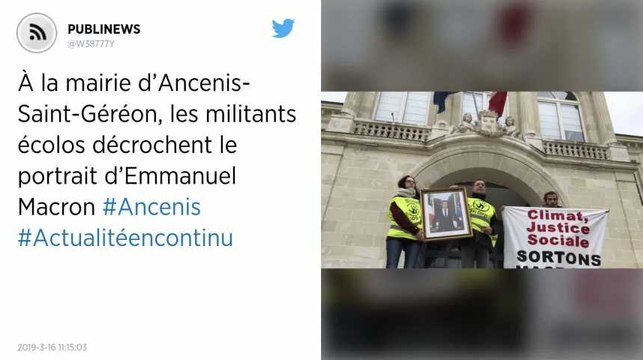 À la mairie d’Ancenis-Saint-Géréon, les militants écolos décrochent le portrait d’Emmanuel Macron