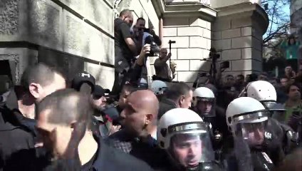 Rallies grow in Serbia against President Vucic