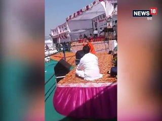 RLD की जन सभा में बार बालाओं ने जमकर लगाए ठुमके