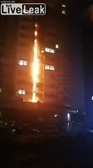 Un immeuble s'enflamme en quelques secondes du sol au dernier étage !