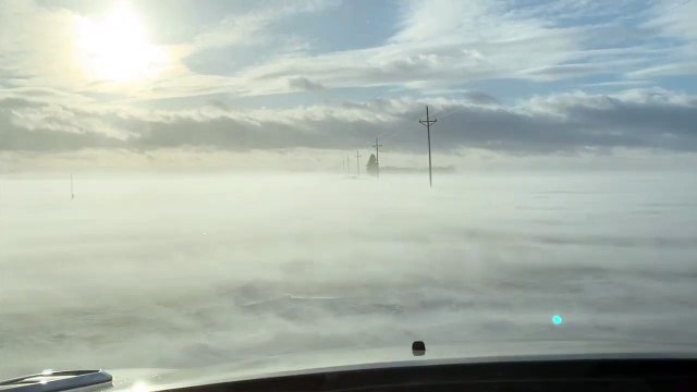 Les routes du Minnesota couvertes par la glace... Bombe cyclonique