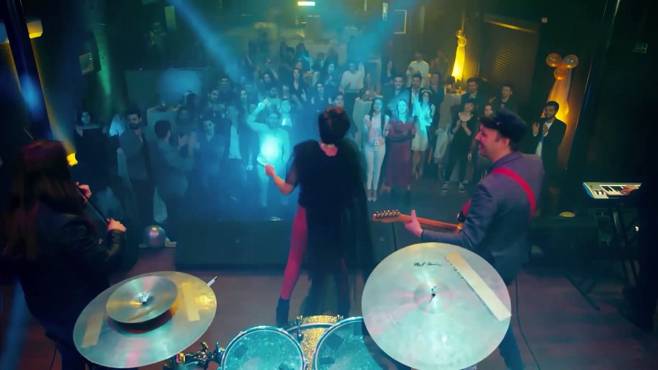 Cenk Çelen ve Aydilge sahnede! - Elimi Bırakma 33. Bölüm