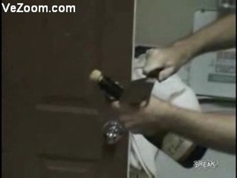 fastest-way-to-open-a-champagne-bottle