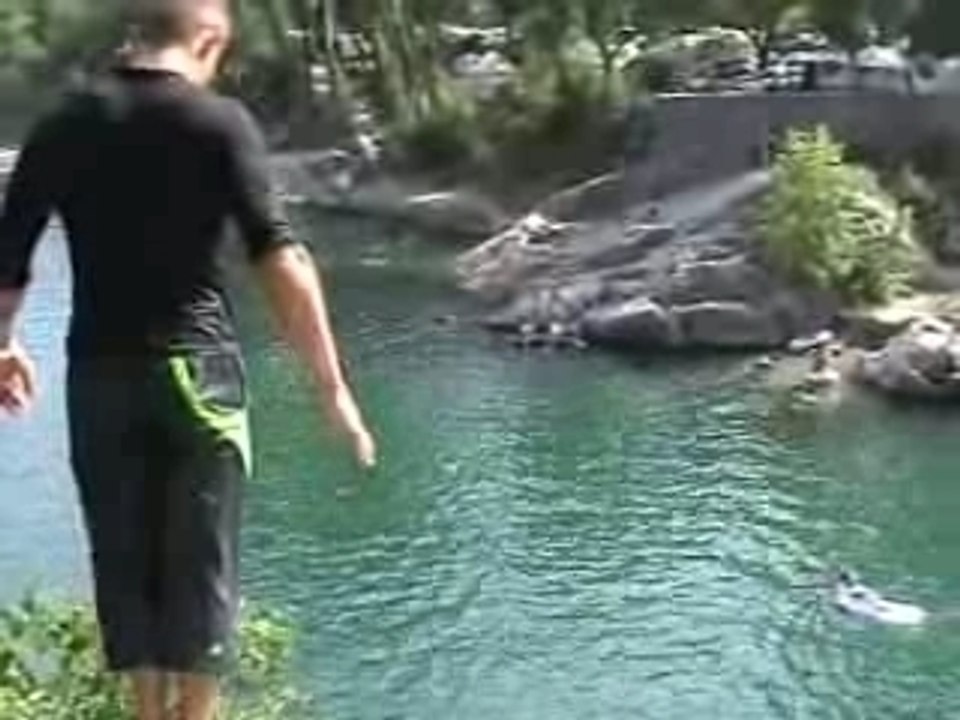 Anduze été 2007 plongeon salto riviere dahlback tecktonik