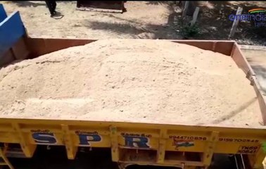 அனுமதியின்றி மணல் அள்ளிய லாரி பறிமுதல்-