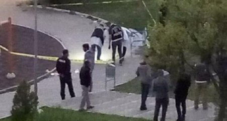 İzmir'de Çocuk Parkında Baldızını Vuran Enişte, Aynı Silahla İntihar Etti