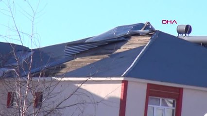 Bingöl Karlıova'da Fırtına Çatıları Uçurdu