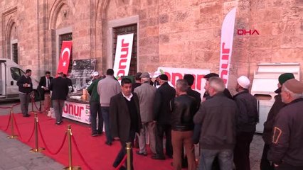 Bursa Ulucami'de Kırık Buğday Çorbası İkram Edildi