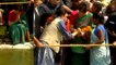Priyanka Gandhi Vadra prayers at Triveni Sangam in Prayagraj | Oneindia News