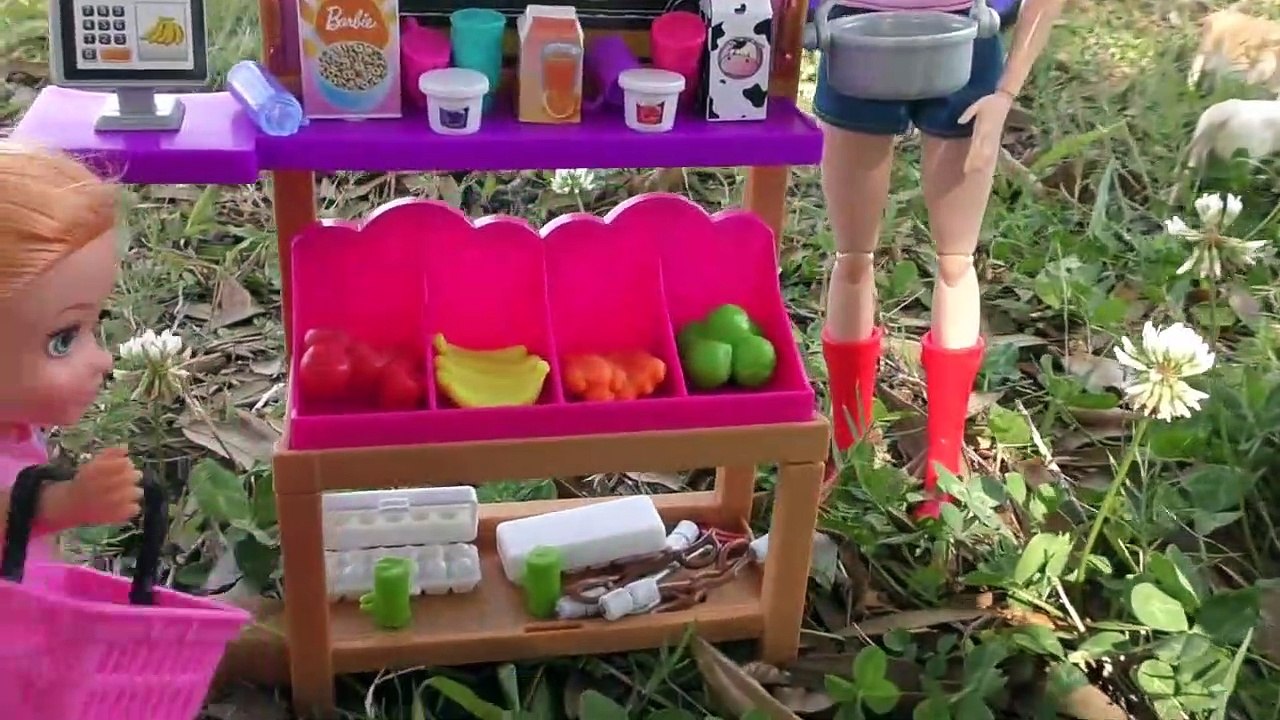 Ballade En Tracteur ! Elsa et Anna, les tout - petits- camping à la ferme - tente - de Barbie est l'agriculteur