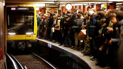 Mind the Pay Gap: Berlin public transit gives 21% discount to women today to raise pay gap awareness