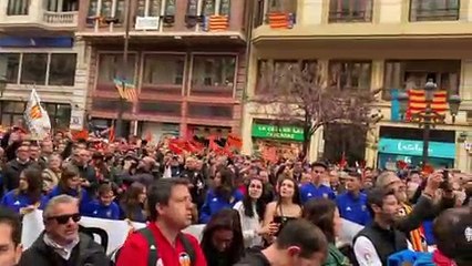 Centenario Valencia CF: Himno regional acaba en "nos vamos a Sevilla"