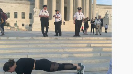 Un exercice de gainage pour souhaiter un joyeux anniversaire à Ruth Bader Ginsburg