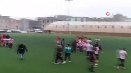 Amatör ligde futbolcudan taraftara çirkin tepki