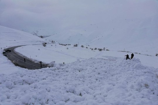 Şırnak-Hakkari Karayoluna Çığ Düştü