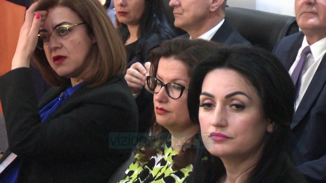 Marku: Kuvendi të ndërhyjë - News, Lajme - Vizion Plus