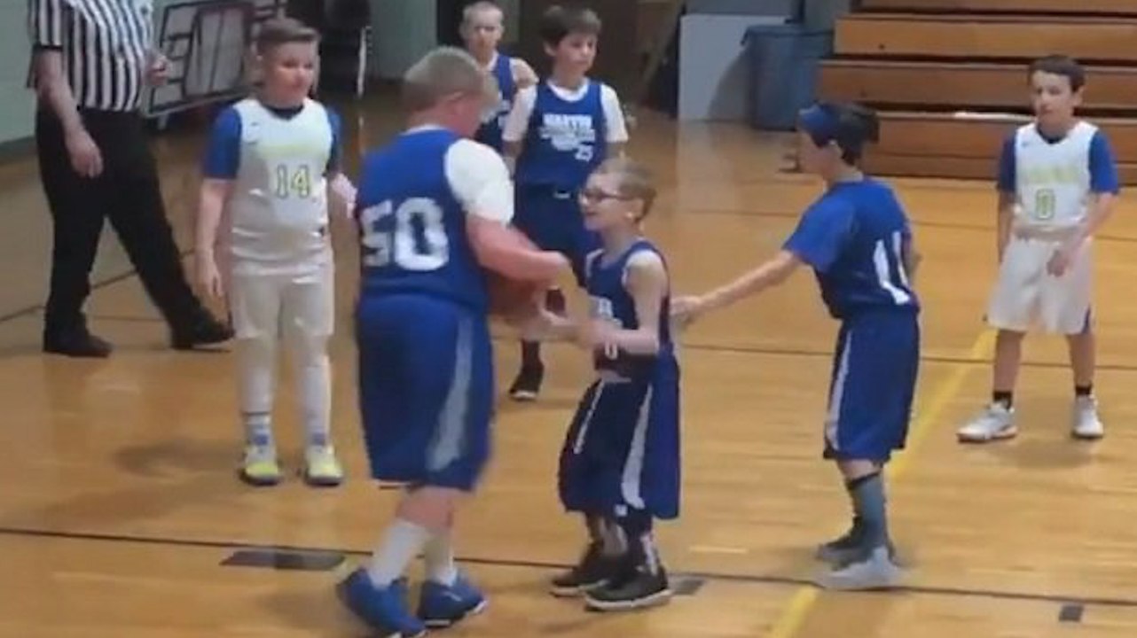 Young Basketball Player Helps Teammate With Cerebral Palsy Score His First Basket
