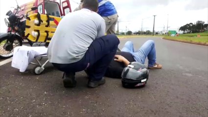 Télécharger la video: Colisão entre motos deixa dois feridos