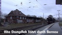 Alte Dampflok fährt durch Bernau