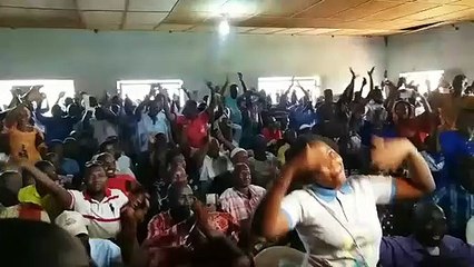 Les enseignants reçoivent Aboubacar Soumah avec la chanson "Daddy mou pèpou kolon"