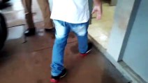 Homem é detido acusado de furtar chinelo em supermercado