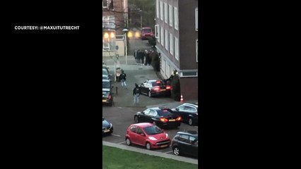 فيديو يُرجح أنه عملية إيقاف المشتبه به في هجوم أوتريخت الهولندية