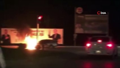 Seyir halindeki otomobil alev alev böyle yandı