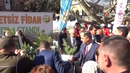Orman Haftası Nedeniyle Ücretsiz Dağıtılan 30 Bin Fidana Vatandaşlardan Yoğun İlgi
