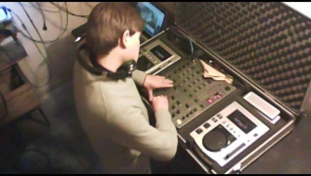 DIVERTENTISMO SIMULAZIONE DI UNA QAULSIASI EVENTO CON MUSICA DI VARIO GENERE POPOLARE DI FACILE COMPRENSIONE