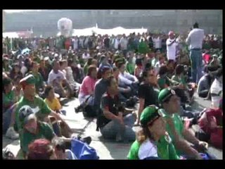 Mexicanos enmudecen en el FIFA FAN FEST por la derrota del Tri