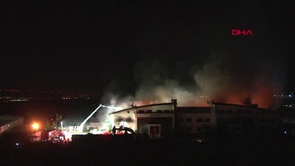 Hadımköy'de Fabrika Yangını Devam Ediyor