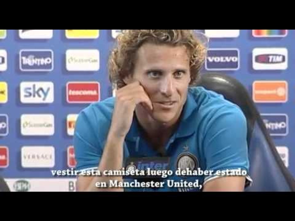 Presentan a Forlan en el Inter de Milán
